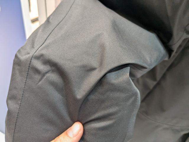 BAZZ HEAT STRETCH マシュマロエスキモーパフコートの素材感