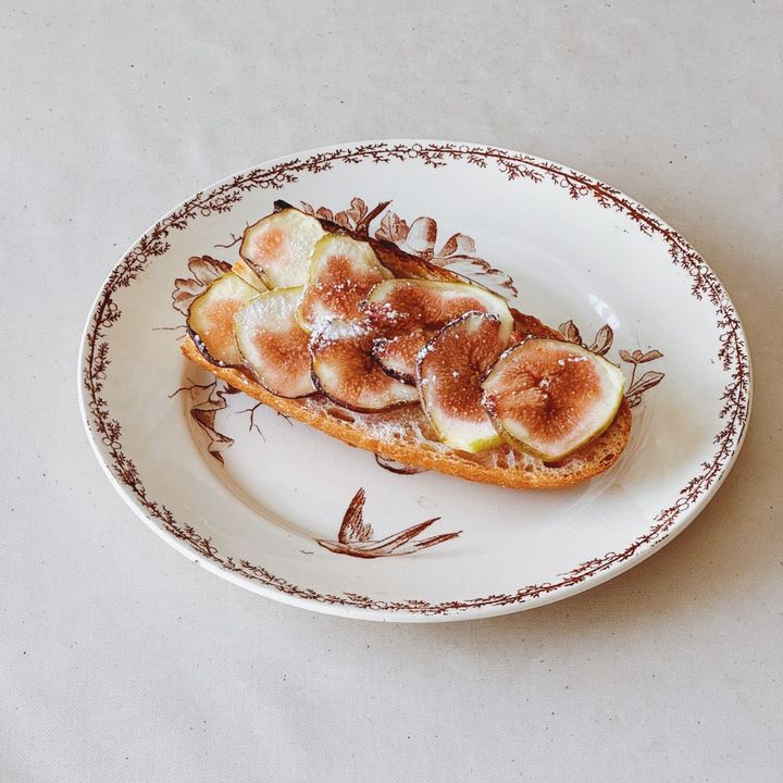 秋の味覚を楽しむ、簡単おしゃれな無花果タルティーヌの作り方【パン好きなsumire.のバゲットサンドのレシピ vol.26 〜レシピで旅するヨーロッパ〜】