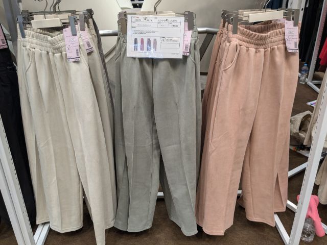 3色のスエードライクフレアパンツ