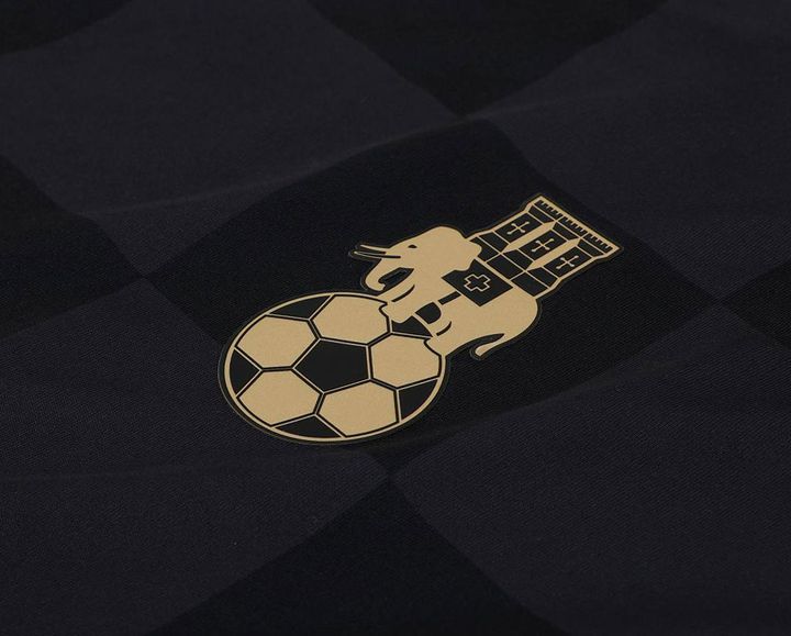 坂元達裕のコヴェントリー、今季2つの新ユニフォームをまとめて紹介！ブラックの洗練サードは「レトロエンブレム」が復活