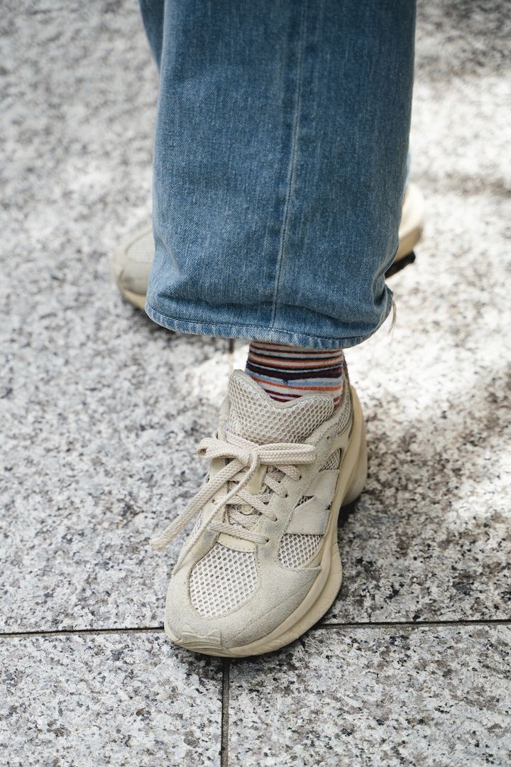 【愛用デニムSNAP】とにかく形がきれい！どんなトップスもおしゃれに決まる《AURALEE》の薄色デニム