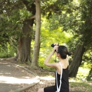 日用品図鑑：〈菓子屋ここのつ〉溝口実穂が愛用するハタノワタルの和紙貼りテーブルetc.