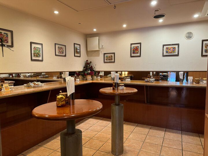 コーヒー香るモカソフトにほっこり♪歴史あるこだわりの珈琲と一緒に「ミカド珈琲店 日本橋本店」