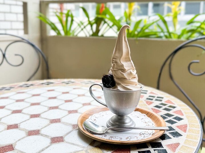 コーヒー香るモカソフトにほっこり♪歴史あるこだわりの珈琲と一緒に「ミカド珈琲店 日本橋本店」