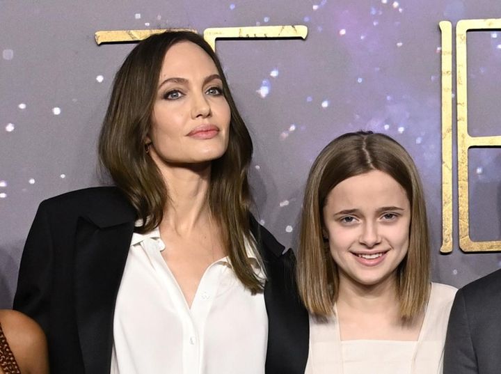 画像2: アンジェリーナ・ジョリーが子どもと『The Outsiders』にまつわるタトゥーをゲット