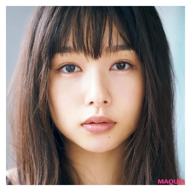 俳優 桜井日奈子さんのポーチの中身。ファンからもらった思い出のポーチに入れているものは？_2