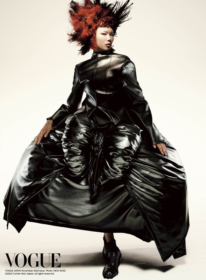 フェイクレザーのジャケット ¥2,310,000 フェイクレザーのスカート ソックス ともに参考商品 KIDS LOVE GAITEとコラボレートしたシューズ ¥178,200／すべてCOMME DES GARÇONS （コム デ ギャルソン）