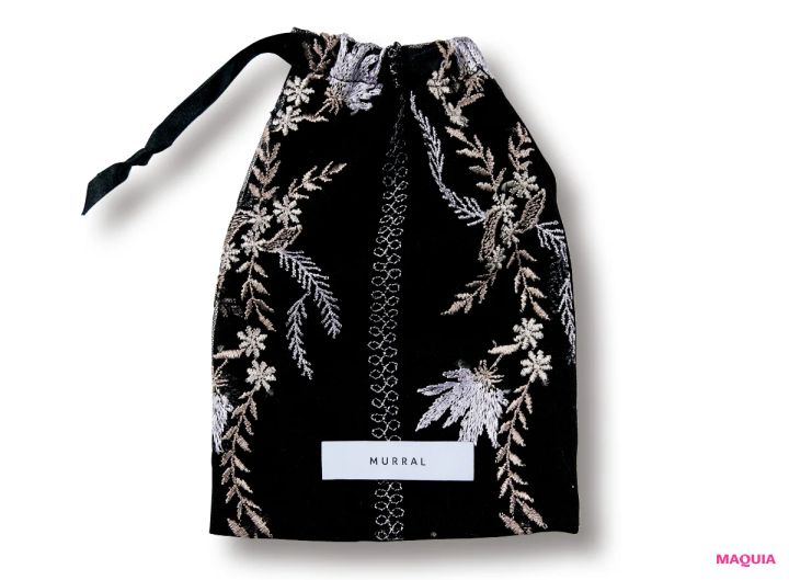 声優業界随一のコスメ好き、佐倉綾音さんのポーチの中身。コスメは大量に持ち歩く主義！_4