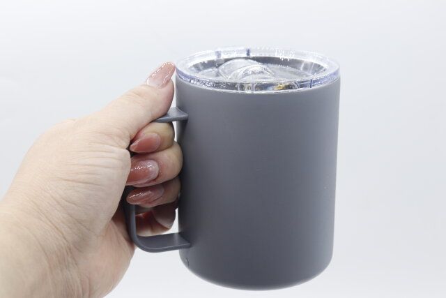 ダイソー ステンレスタンブラー（ハンドル＆蓋付、420mL） デザイン