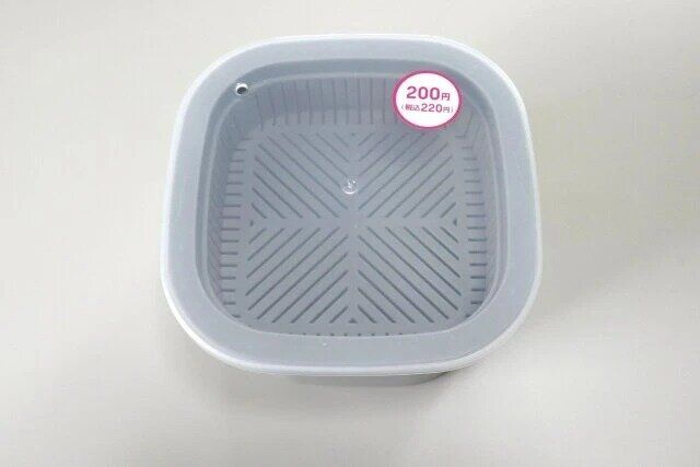 ダイソー 電子レンジ蒸し器、3点セット（スクエア型、13cm×13cm×7.8cm） パッケージ