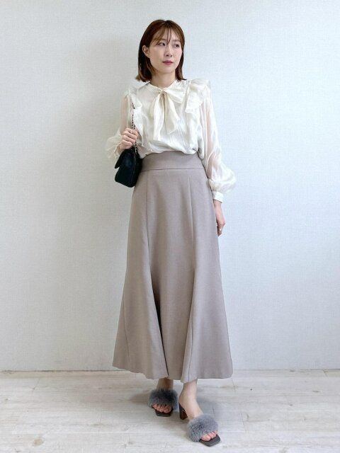 白ブラウスのコーデ1