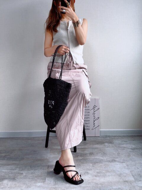 GUカーゴマキシスカートとダブルジップショートトップス