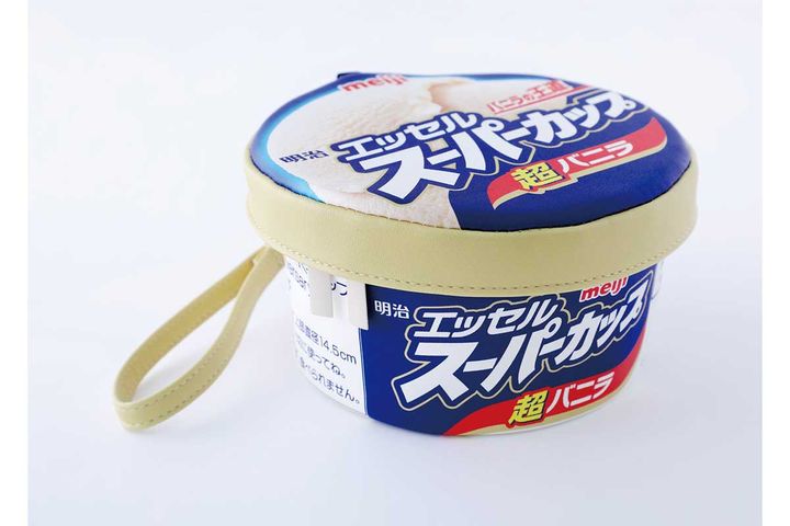 「明治エッセル スーパーカップ」がポーチに！