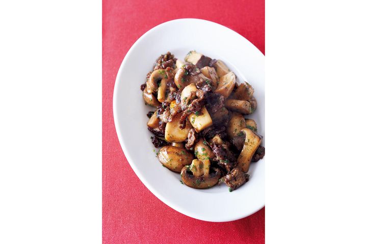 赤ワインの深い風味が魅力の“牛肉きのこソテー”