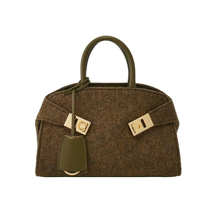 《フェラガモ》のバッグとシューズのポップアップストアが伊勢丹新宿にオープン！人気バッグ「HUG」の新モデルや日本限定アイテムに注目