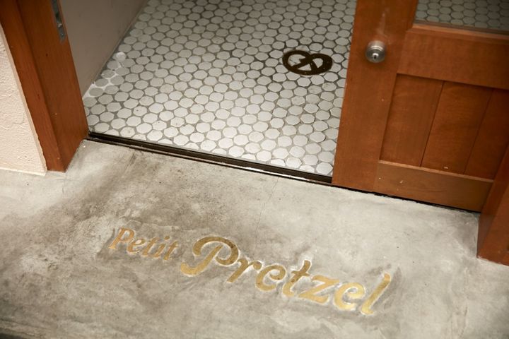 Petit Pretzel Nakazaki store