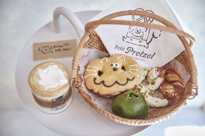 Petit Pretzel Nakazaki store