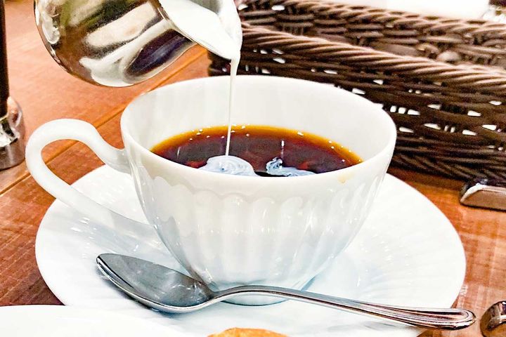 コーヒーはブラック派？ ミルク派？