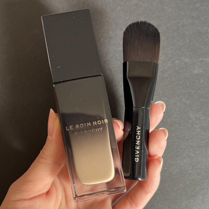 ジバンシイ ソワン ノワール セラム ファンデーション