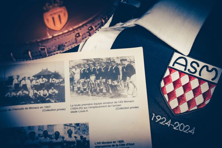 南野拓実も登場！モナコがクラブ創設100周年記念ユニフォームを発表 シャツとエンブレムは「初代」が復活