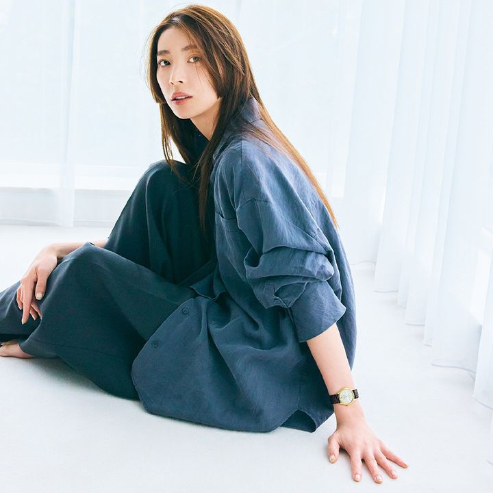 私物のパテックフィリップのカラトラバを身につけたTODAYFULディレクターの吉田怜香さん