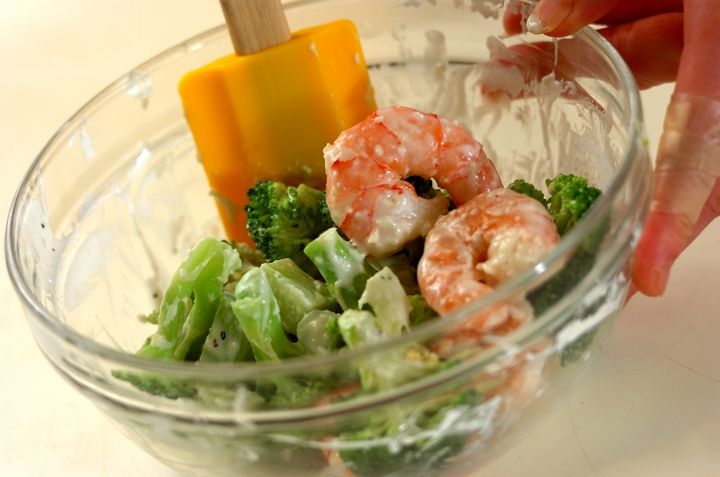 エビとブロッコリーのサラダの作り方1