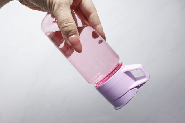 ダイソー ドリンクボトル（取っ手付、400mL、無地） 逆さま