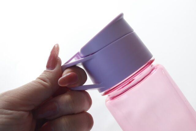 ダイソー ドリンクボトル（取っ手付、400mL、無地） 持ち手