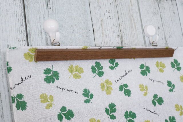 セリアの木目調マグネットディスプレイバー 使用例