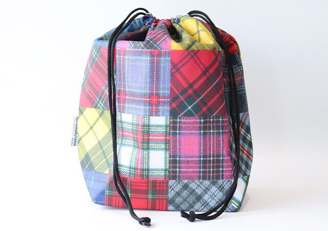 宝島社オトナミューズ11月号増刊付録の保冷・保温機能付きパッチワーク柄巾着1