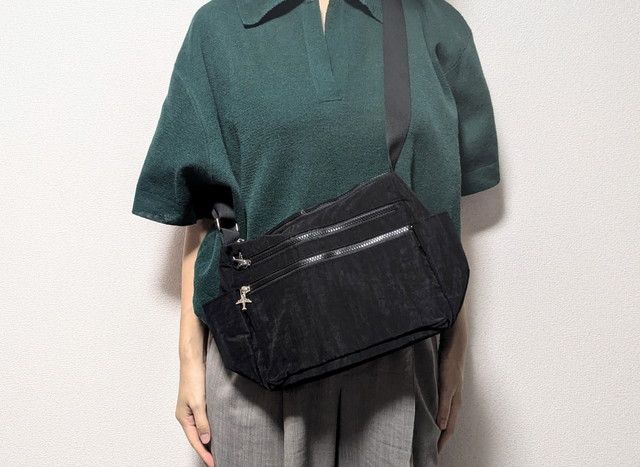 阪急交通社ショルダーバッグ持ったところ