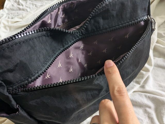 阪急交通社ショルダーバッグ背面のポケット