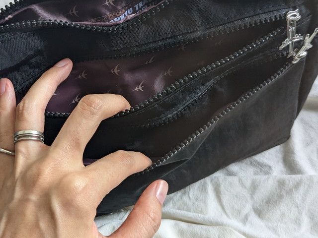 阪急交通社ショルダーバッグファスナーポケット