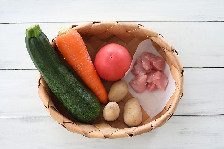 オレガノ入りポークのトマト煮の材料