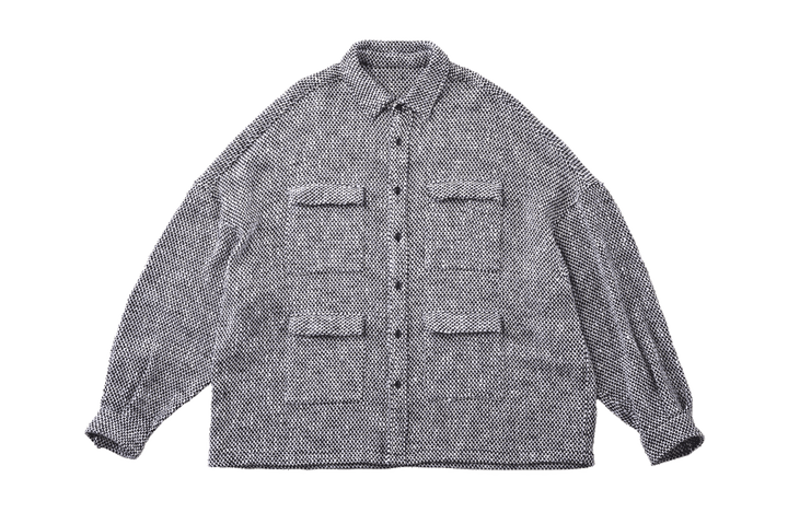 〈イントゥーダスク〉のCPOシャツ