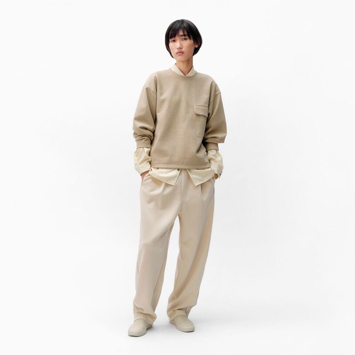 Uniqlo Uのブラッシュドジャージープルオーバーの着こなし