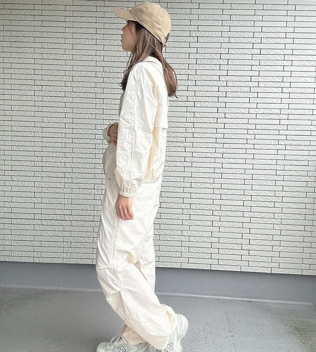 GU「テックパラシュートプルオンパンツ」