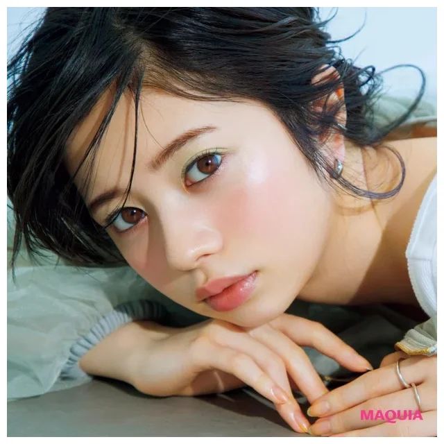 「オンブル エサンシエル」を使ったおすすめメイクのやり方_シャネル オンブル エサンシエル 222を使ったメイク②