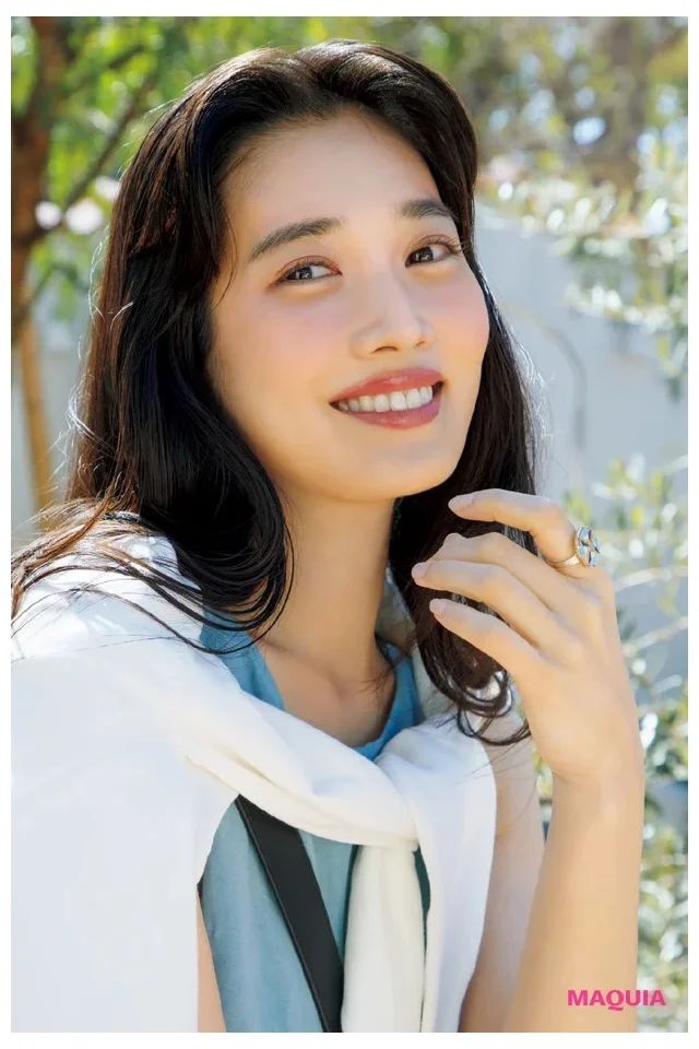 「オンブル エサンシエル」を使ったおすすめメイクのやり方_シャネル オンブル エサンシエル 234を使ったメイク