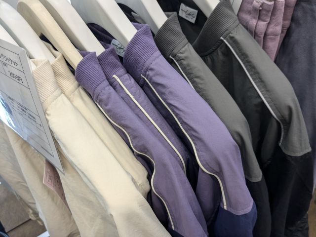 3色のパイピングシャーリングジャケット