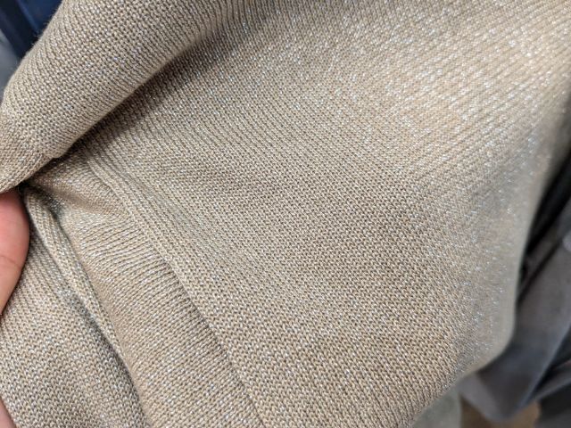 ラメシャーリングプルオーバーの素材感