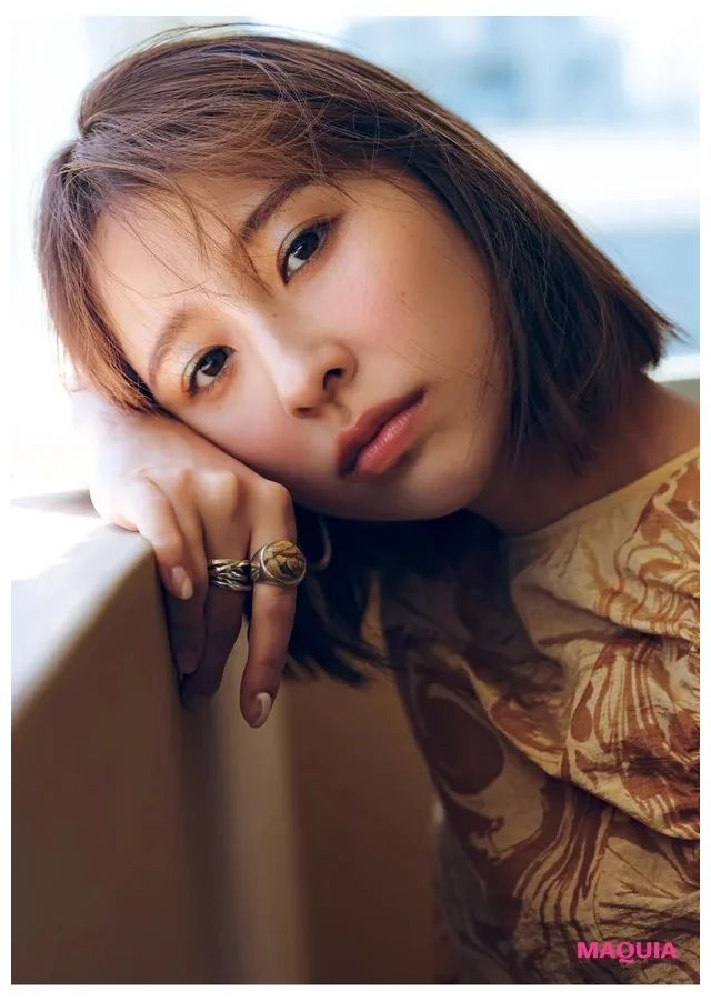 ディオールショウ モノ クルールを使ったおすすめメイクのやり方_ブルーとオレンジの色合わせが今の気分