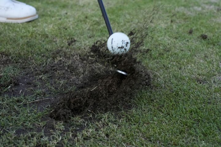 このライはどう打つのが正解？クリーンにヒットするコツをプロが解説