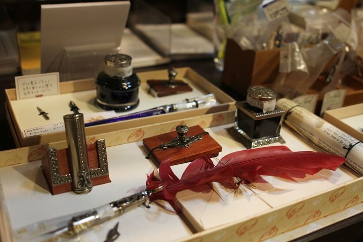 「羽根軸ペンセット ボルドー」3万5200円