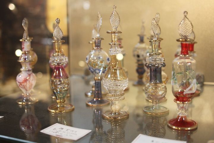 煌びやかなビジュアルが素敵！インテリアにもおすすめの香水瓶2420円～