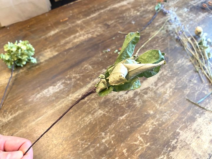 ワイヤーに巻く作業は講師がサポート