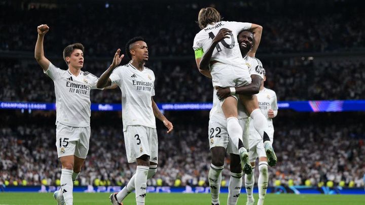 レアル選手が選んだのはハイブリッド？それとも電気自動車？BMWから提供されたモデルが明らかに