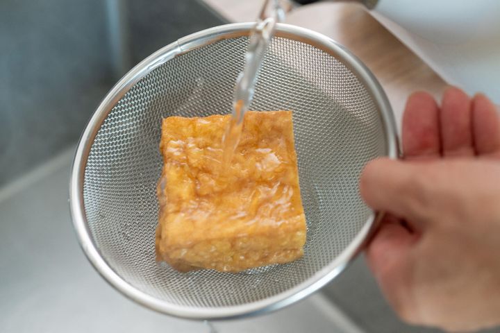 厚揚げに熱湯をかける