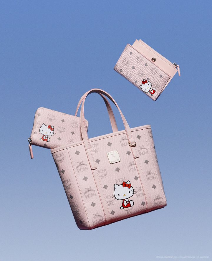 〈上から〉ウォレット ミニ ￥46,200 ウォレット ジップ ￥49,500 ショッパー ミニ ￥93,500