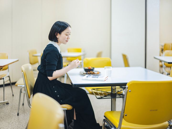 ごはんを食べる平野紗季子